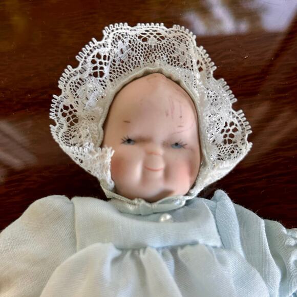 Vintage 1985 Goebel Victoria Ashlea Originals Baby Doll in Blue Lace Dress – 6” - Picture 8 of 11